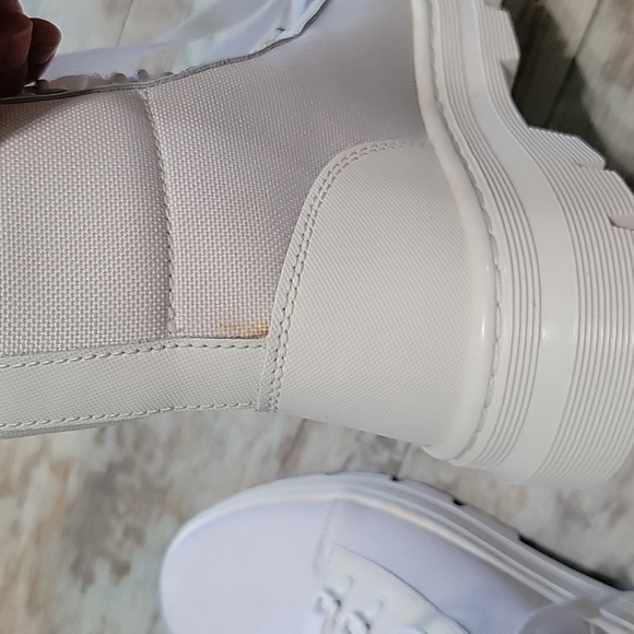 Dr. MARTENS Size 7 Women's White Lace Up Boots with Sole Bounce - Picture 11 of 12